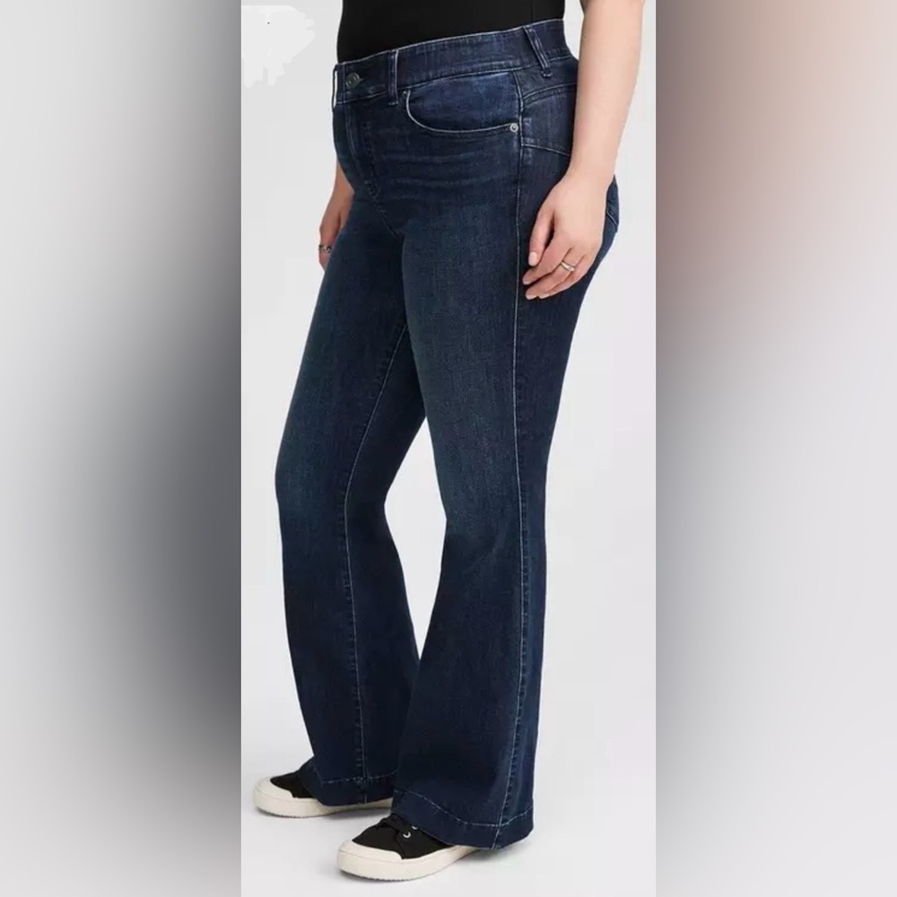 Torrid Bombshell Flare jeans - Picture 2 of 12